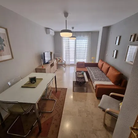 Spacious With Facilities Just A Few Metres From The Lejlighed *